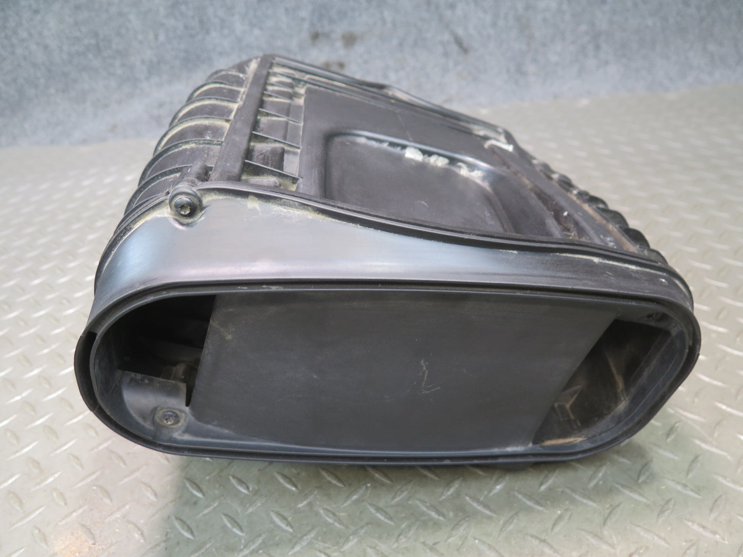 2015-2018 Porsche Macan Turbo Right Passenger Side Air Filter Cleaner Box