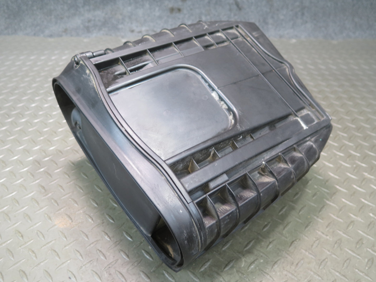 2015-2018 Porsche Macan Turbo Right Passenger Side Air Filter Cleaner Box