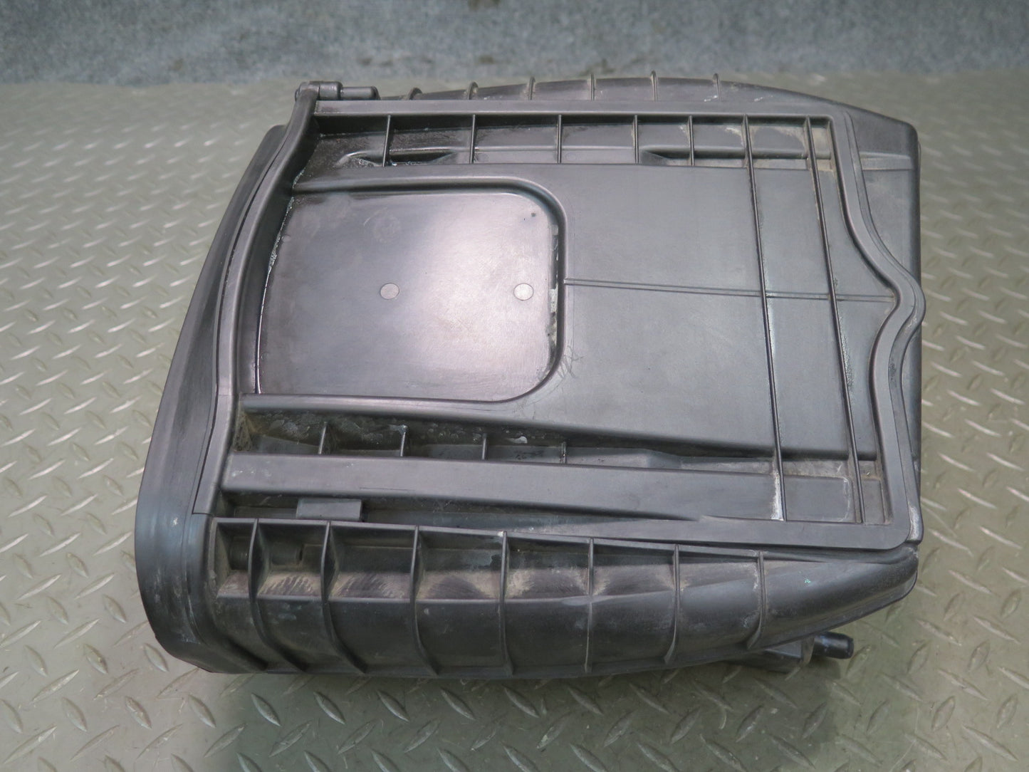 2015-2018 Porsche Macan Turbo Right Passenger Side Air Filter Cleaner Box