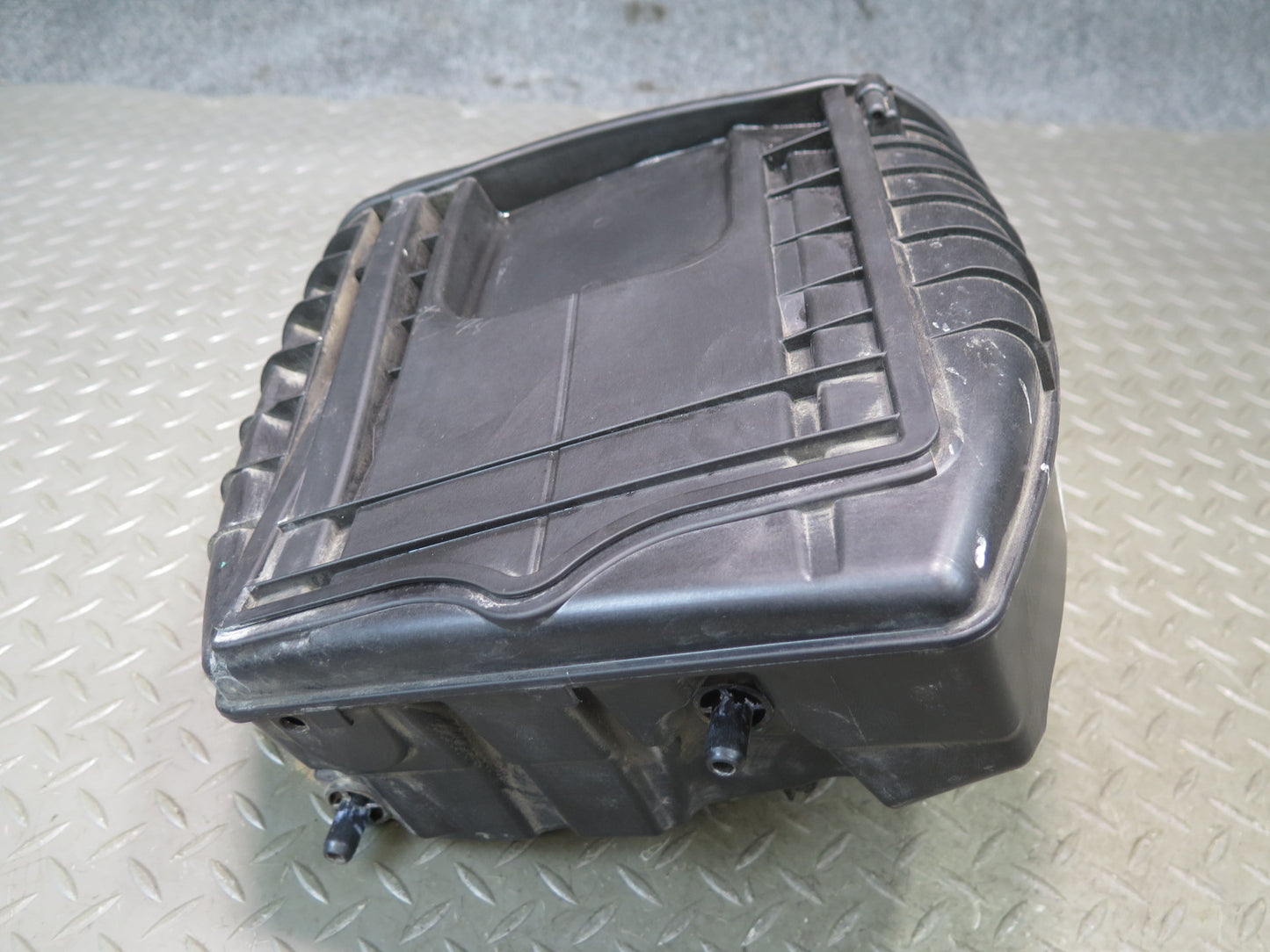 2015-2018 Porsche Macan Turbo Right Passenger Side Air Filter Cleaner Box