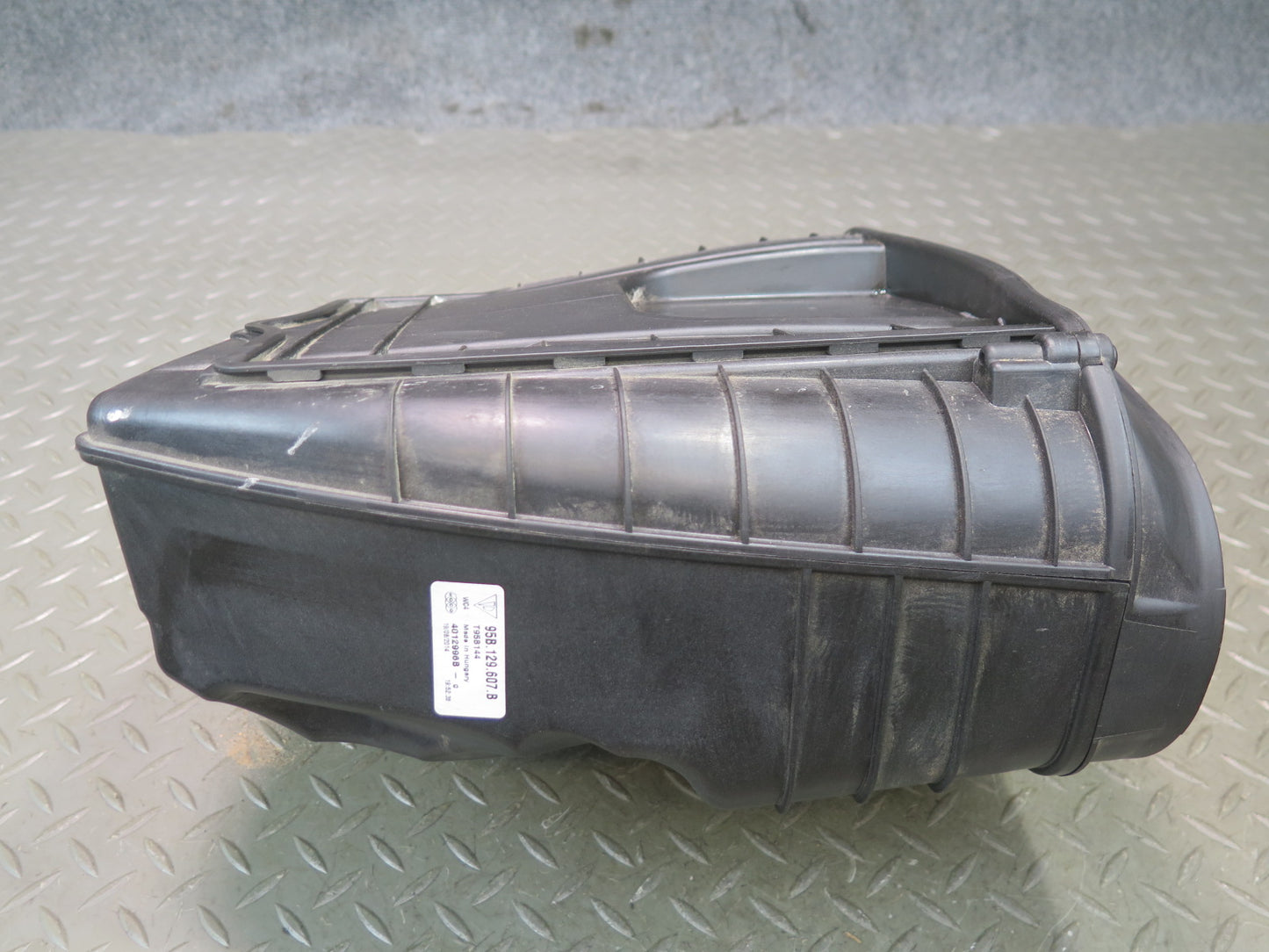 2015-2018 Porsche Macan Turbo Right Passenger Side Air Filter Cleaner Box