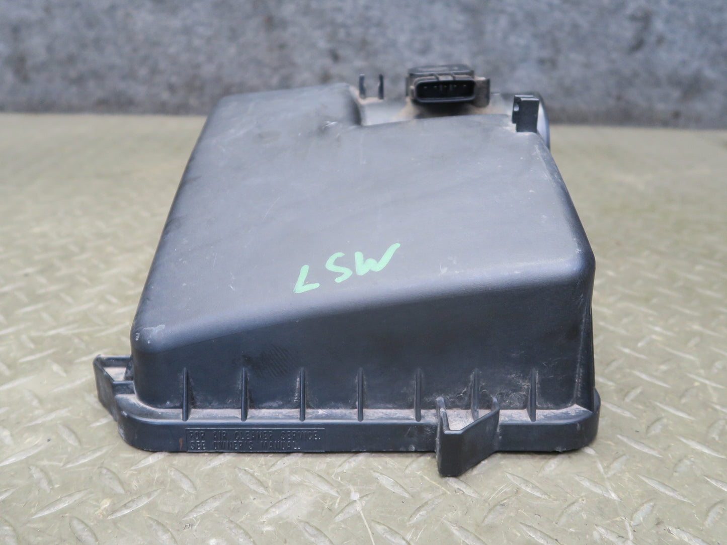04-06 Lexus UCF30L LS430 Air Intake Cleaner Filter Box w MAF & Vacuum Switch OEM