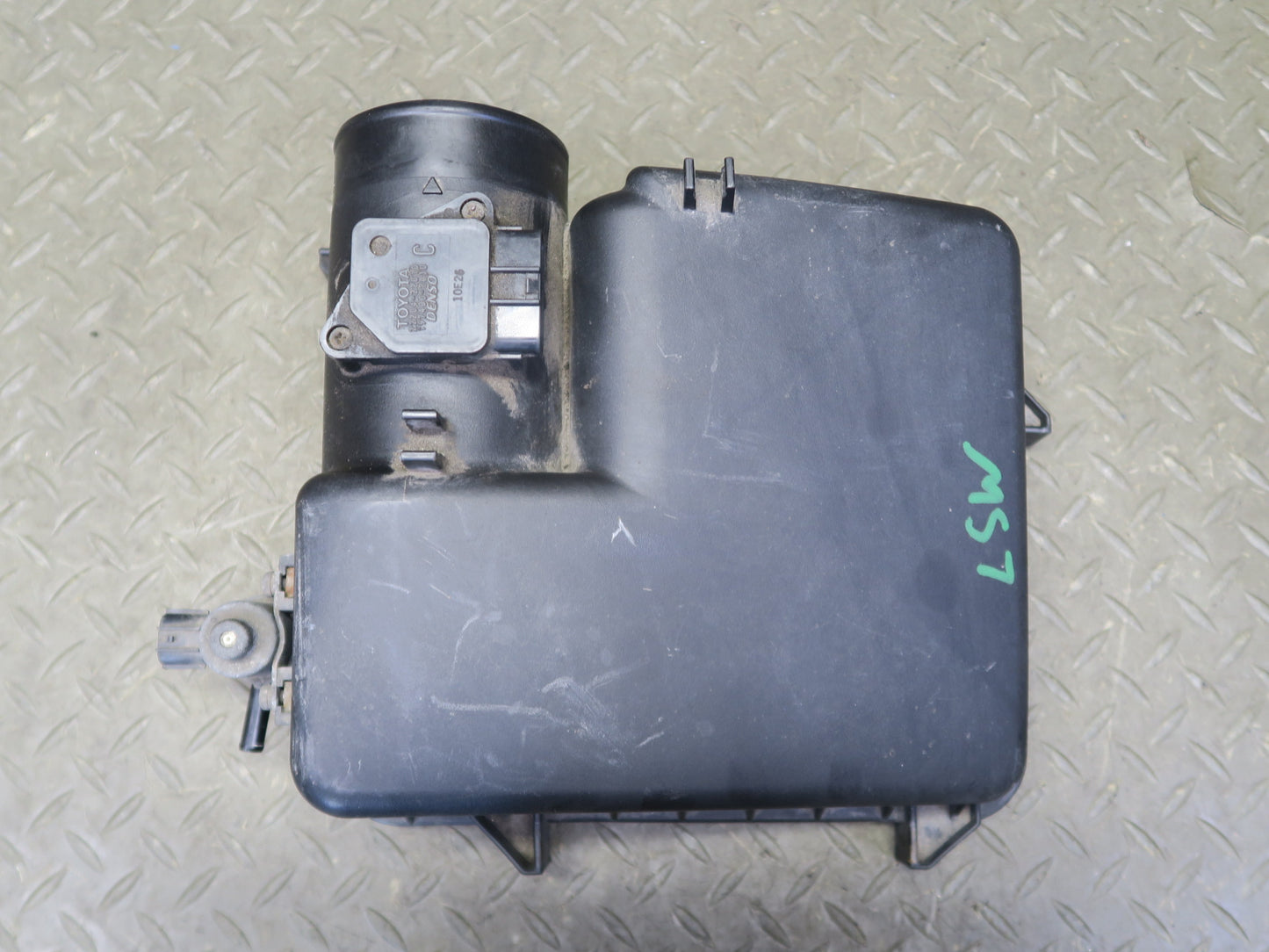 04-06 Lexus UCF30L LS430 Air Intake Cleaner Filter Box w MAF & Vacuum Switch OEM