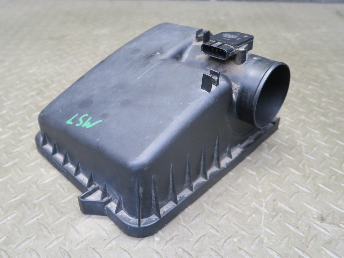 04-06 Lexus UCF30L LS430 Air Intake Cleaner Filter Box w MAF & Vacuum Switch OEM