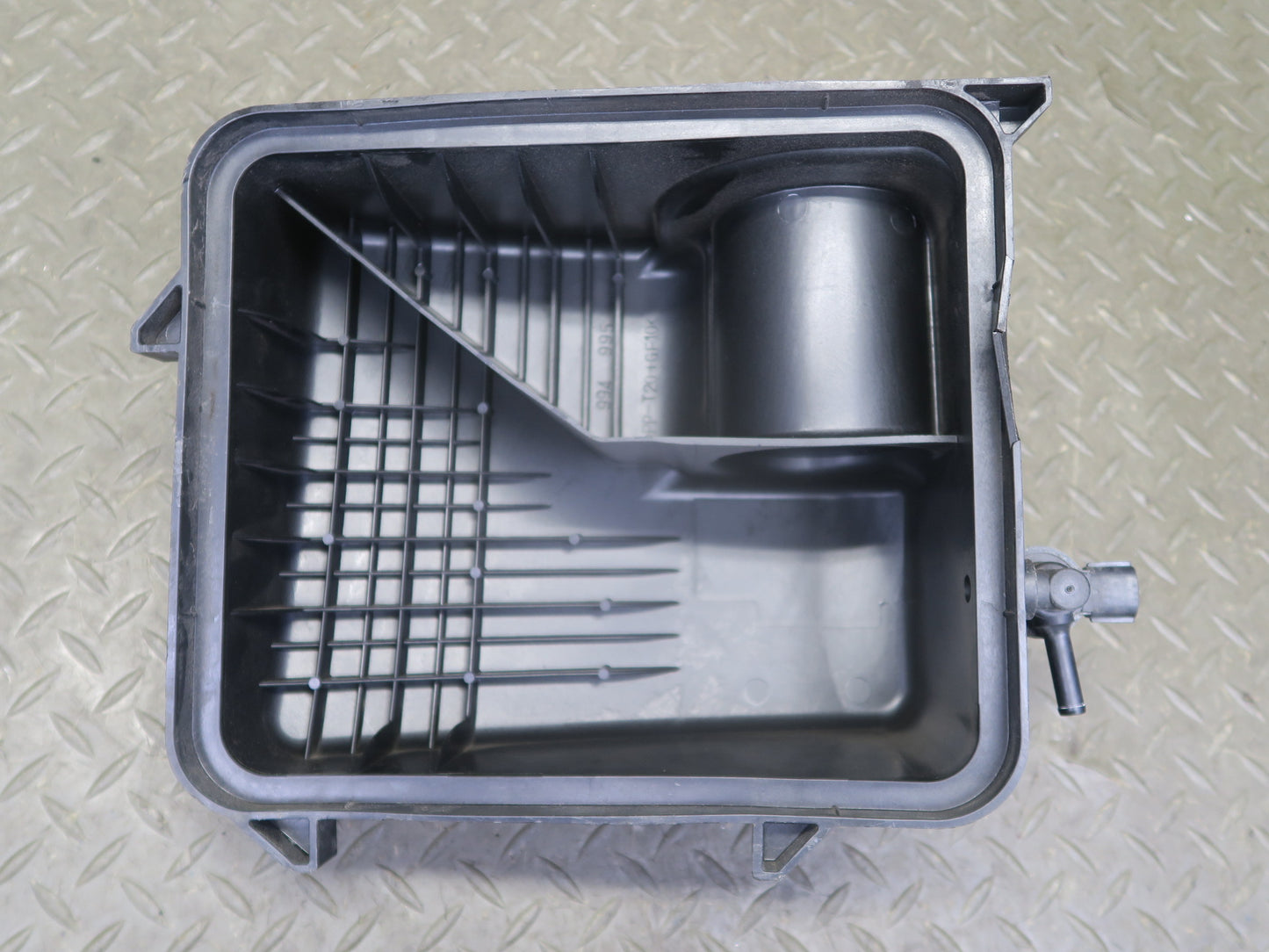 04-06 Lexus UCF30L LS430 Air Intake Cleaner Filter Box w MAF & Vacuum Switch OEM