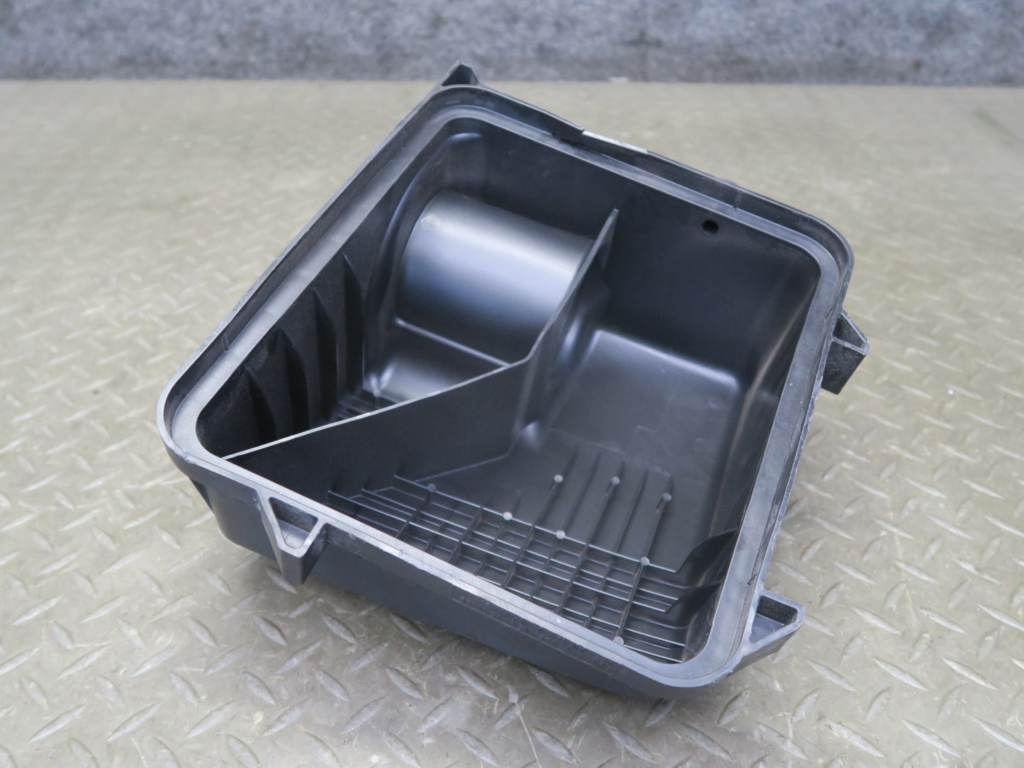 04-06 Lexus UCF30L LS430 Air Intake Cleaner Filter Box w MAF & Vacuum Switch OEM