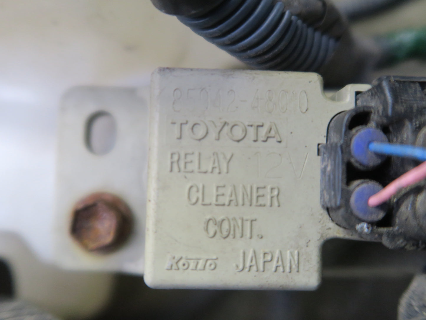 01-06 Lexus UCF30L LS430 Windshield Washer Reservoir Bottle Tank w Pump OEM