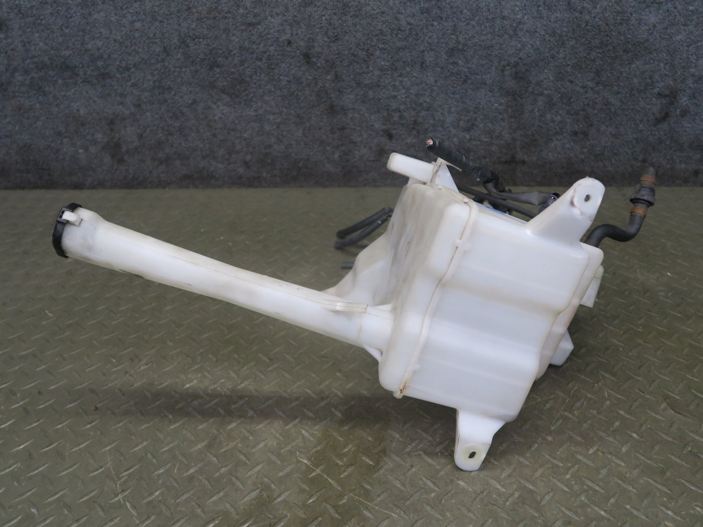 01-06 Lexus UCF30L LS430 Windshield Washer Reservoir Bottle Tank w Pump OEM