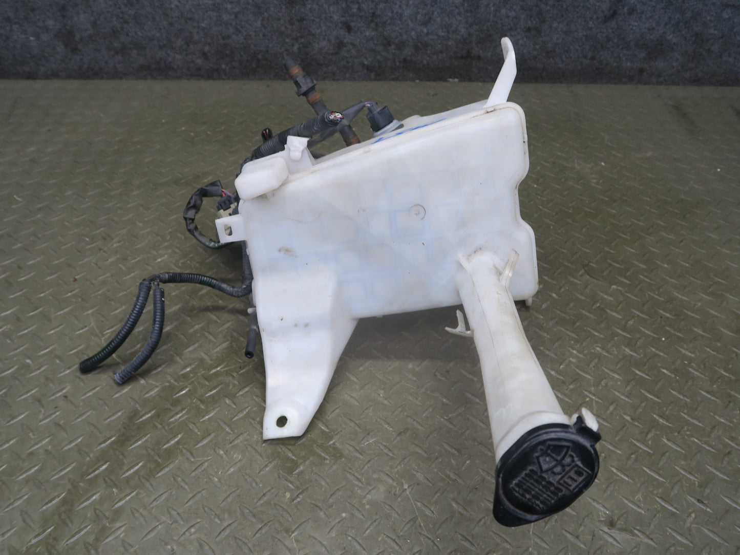 01-06 Lexus UCF30L LS430 Windshield Washer Reservoir Bottle Tank w Pump OEM