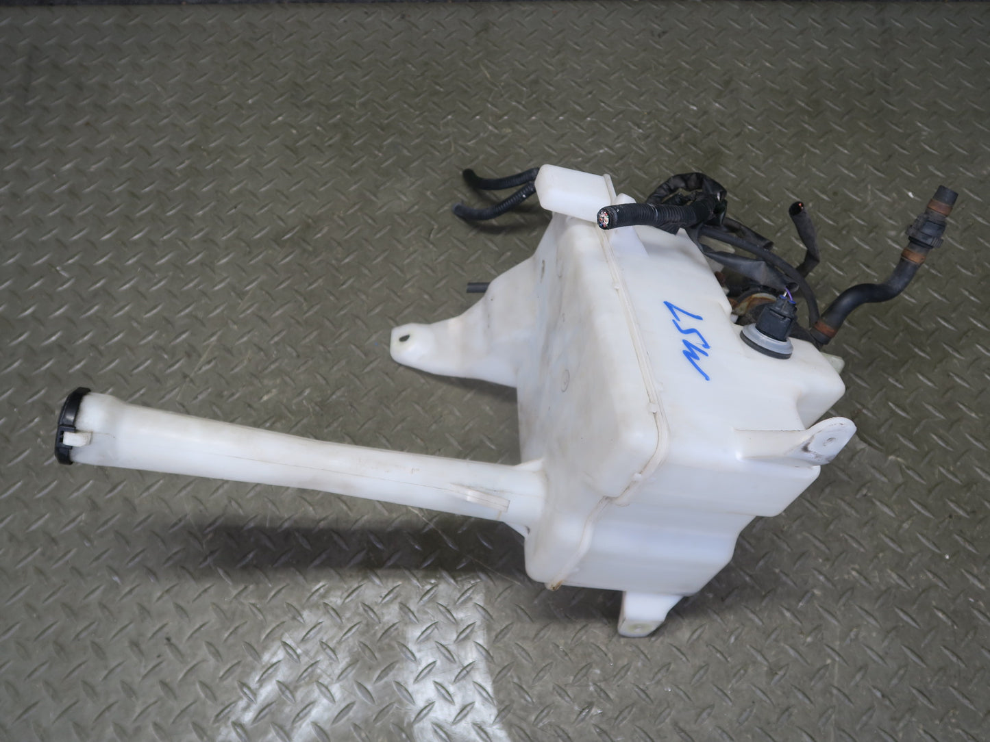 01-06 Lexus UCF30L LS430 Windshield Washer Reservoir Bottle Tank w Pump OEM