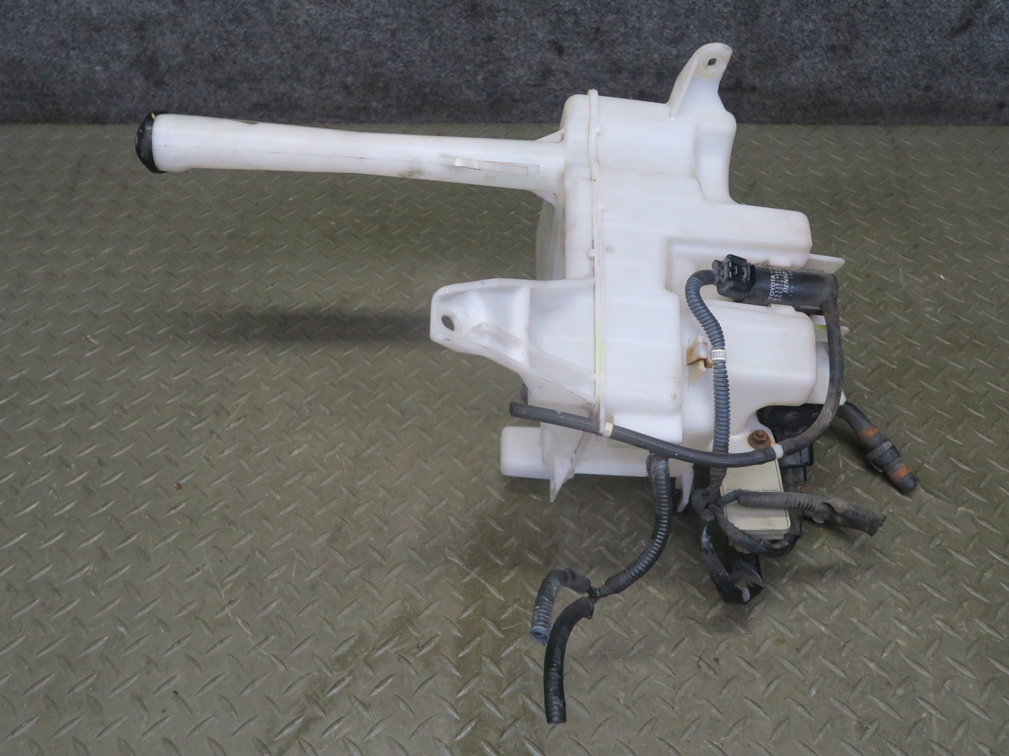 01-06 Lexus UCF30L LS430 Windshield Washer Reservoir Bottle Tank w Pump OEM