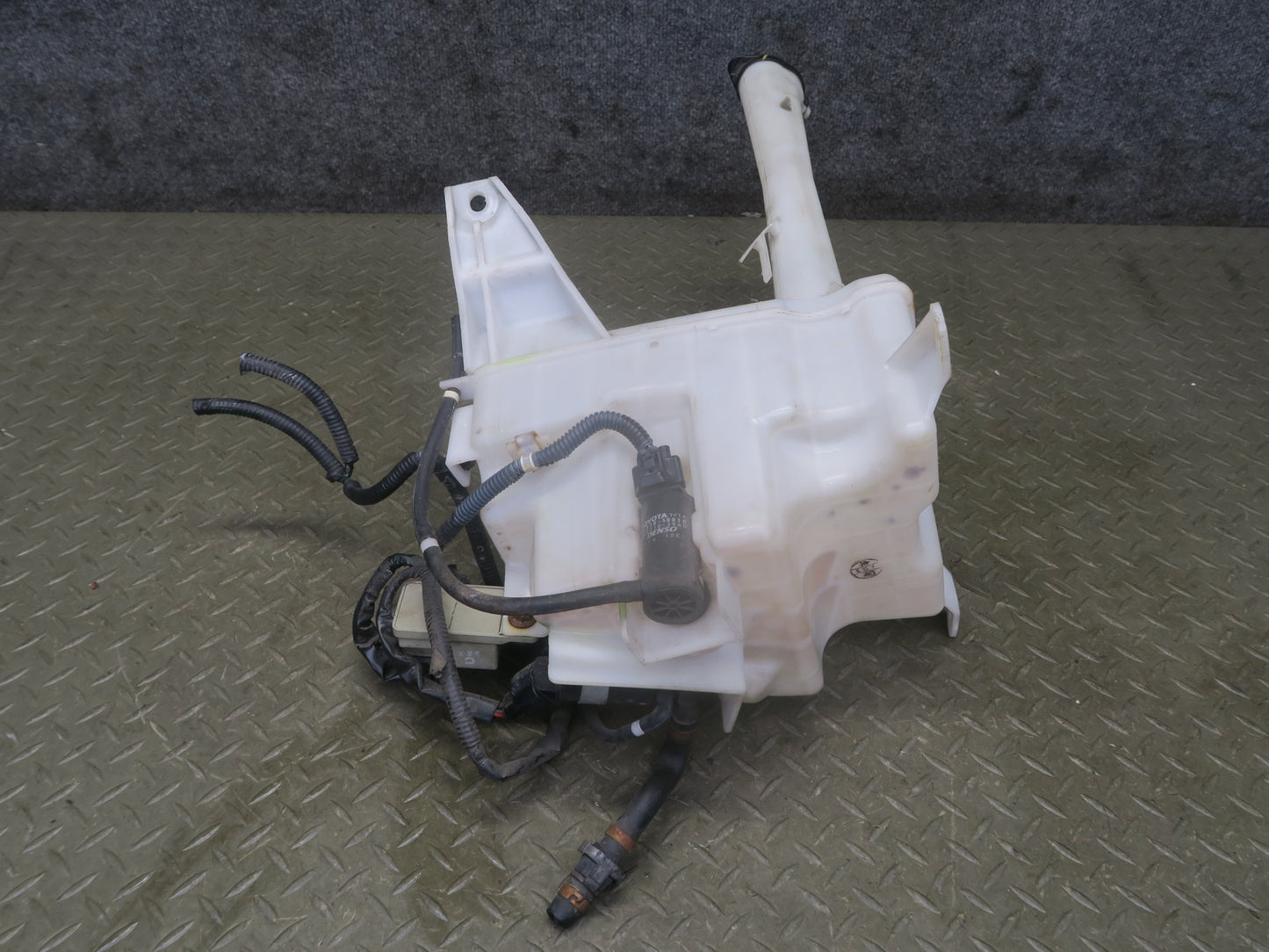 01-06 Lexus UCF30L LS430 Windshield Washer Reservoir Bottle Tank w Pump OEM