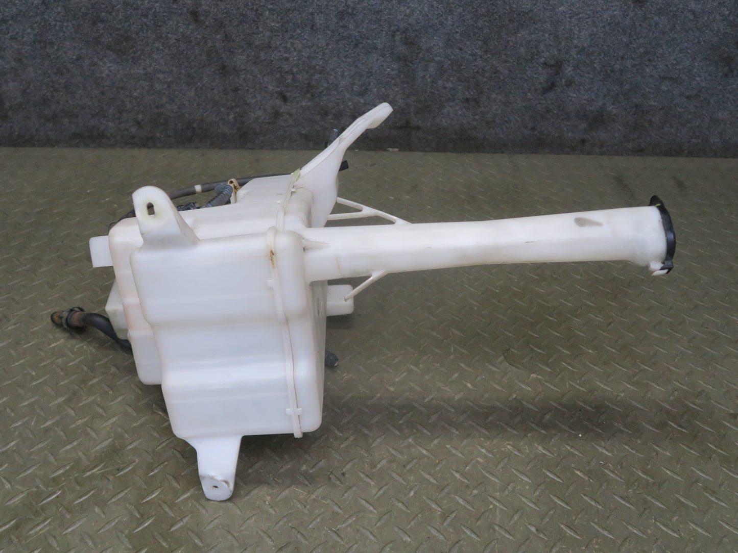 01-06 Lexus UCF30L LS430 Windshield Washer Reservoir Bottle Tank w Pump OEM