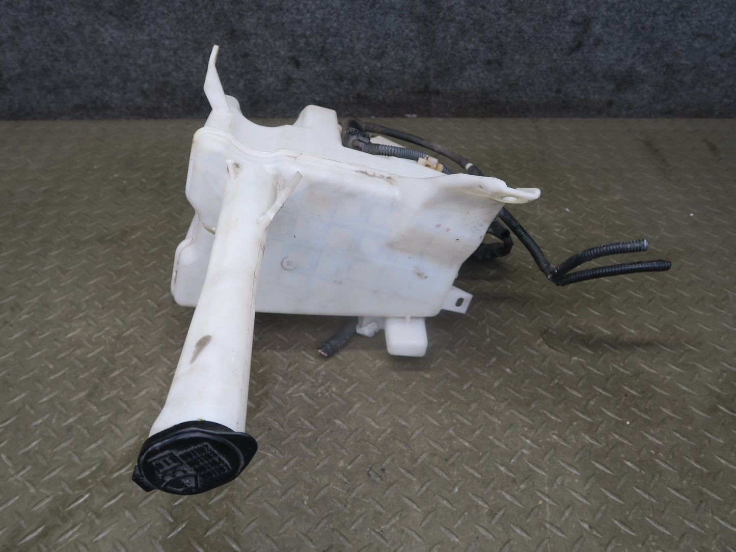 01-06 Lexus UCF30L LS430 Windshield Washer Reservoir Bottle Tank w Pump OEM