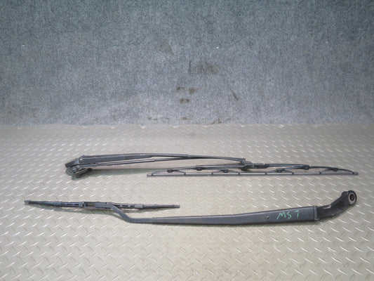 01-06 Lexus UCF30L LS430 Set of 2 Front Left & Right Wiper Arm OEM