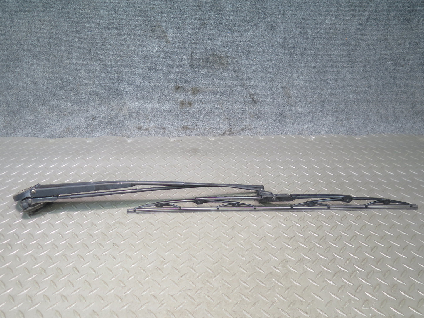 01-06 Lexus UCF30L LS430 Set of 2 Front Left & Right Wiper Arm OEM