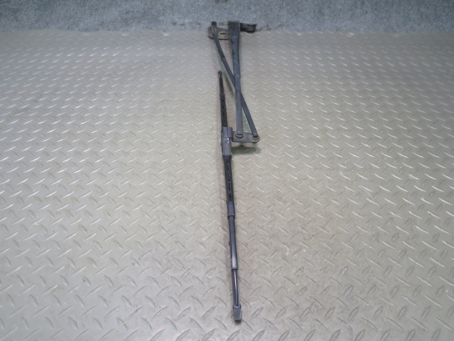 01-06 Lexus UCF30L LS430 Set of 2 Front Left & Right Wiper Arm OEM