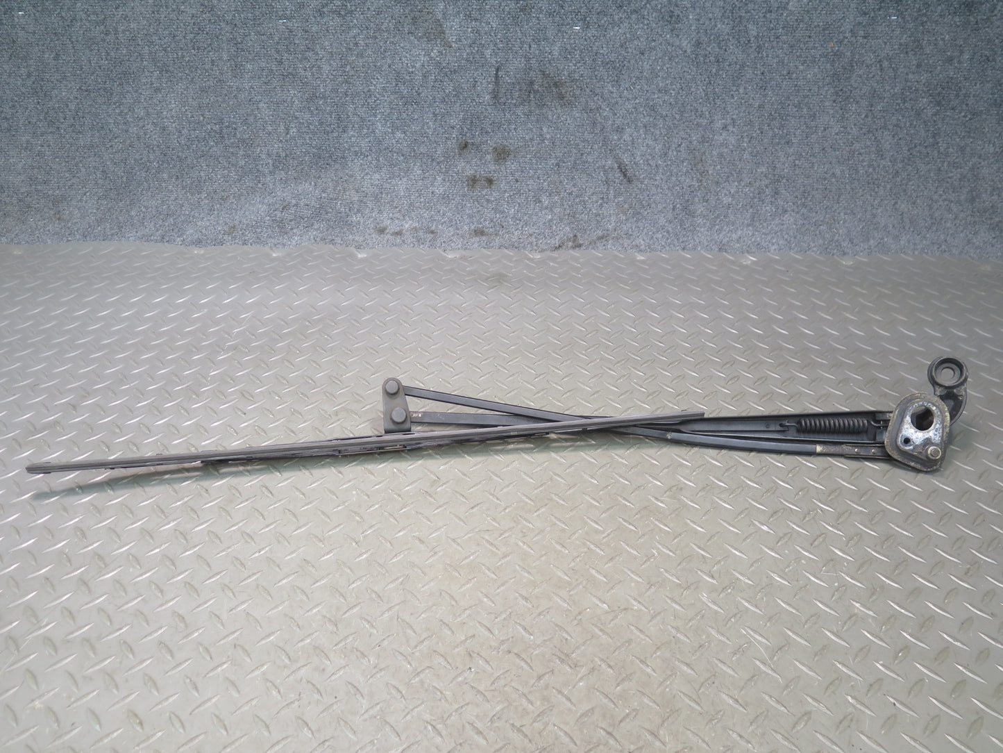 01-06 Lexus UCF30L LS430 Set of 2 Front Left & Right Wiper Arm OEM