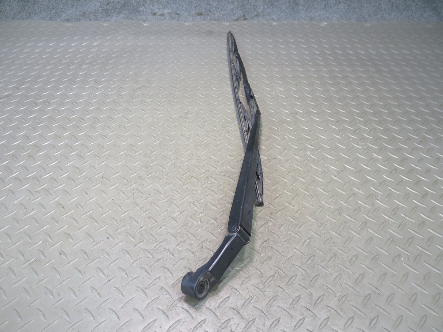 1998-2007 Lexus UZJ100L LX470 Front Left & Right Windshield Wiper Arm Set of 2