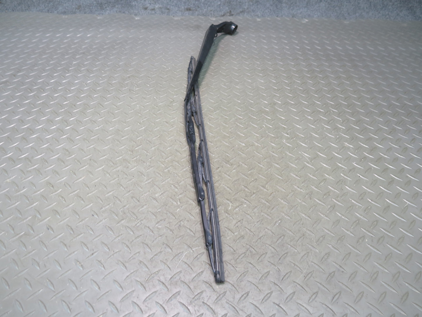 1998-2007 Lexus UZJ100L LX470 Front Left & Right Windshield Wiper Arm Set of 2
