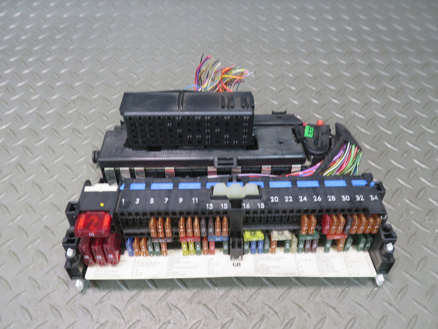 01-06 BMW E46 330ci Power Distribution Fuse Relay Box Module 8364542 OEM