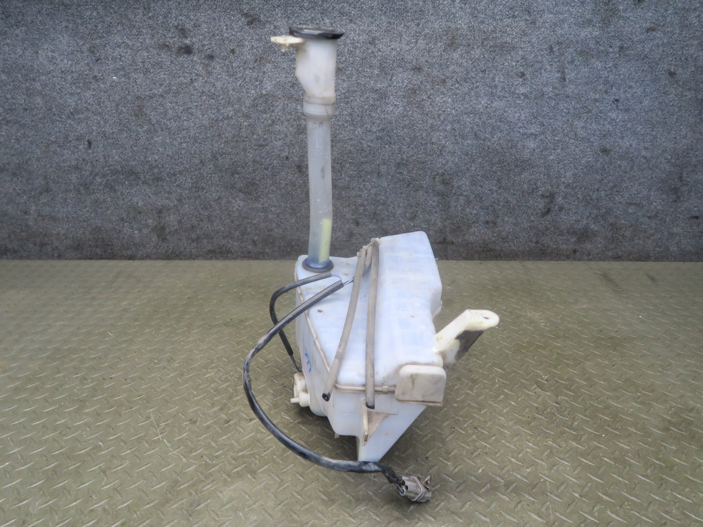 1998-2007 Lexus UZJ100L LX470 Windshield Washer Fluid Reservoir Tank Neck Pump