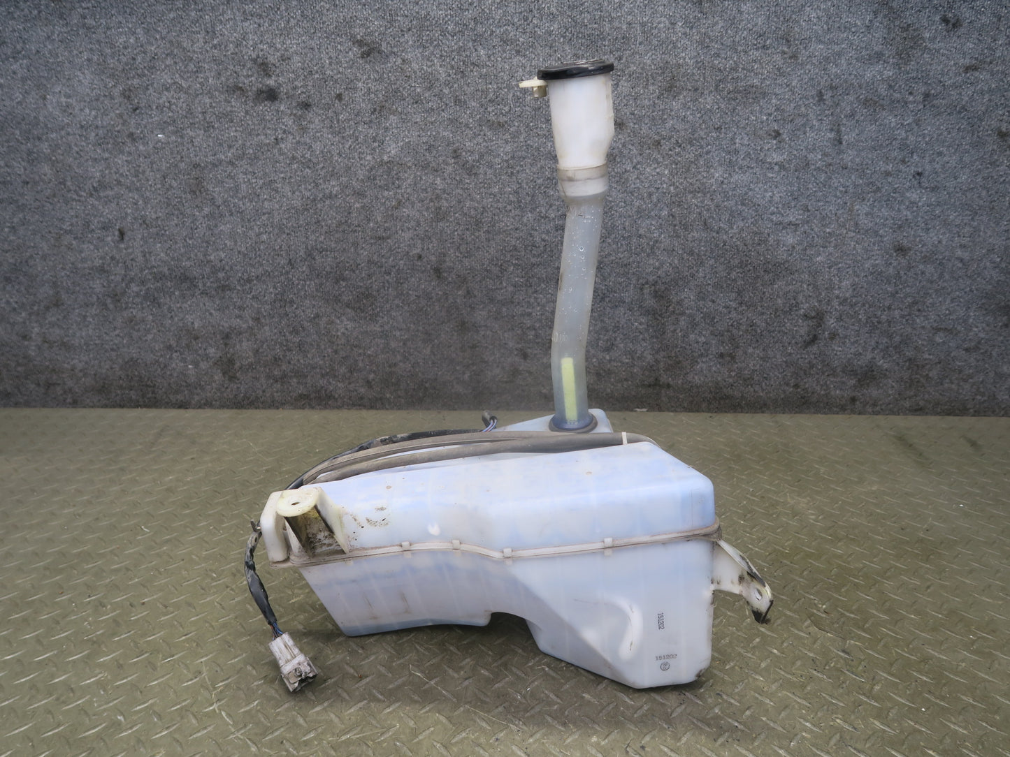 1998-2007 Lexus UZJ100L LX470 Windshield Washer Fluid Reservoir Tank Neck Pump