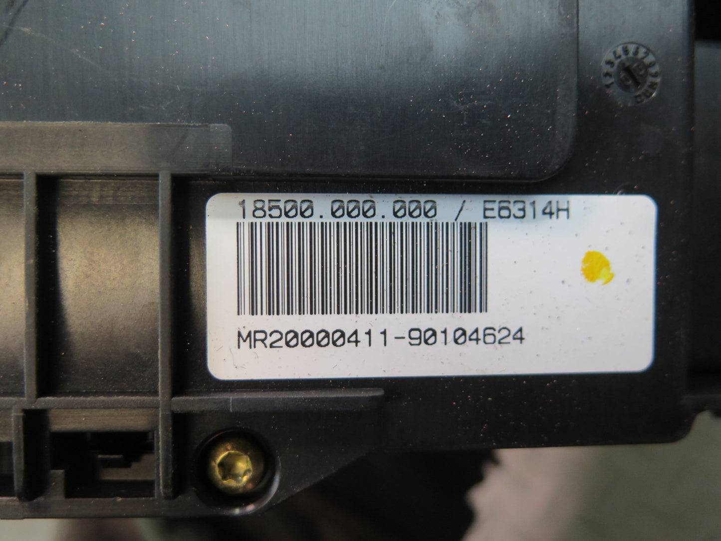01-06 BMW E46 330ci Power Distribution Fuse Relay Box Module 8364542 OEM