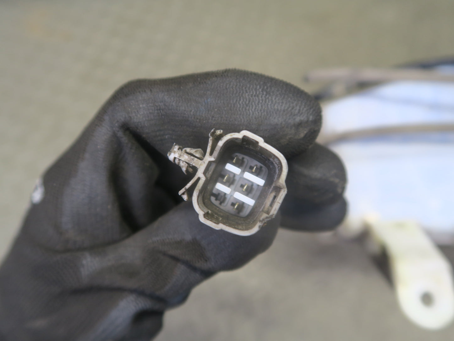 1998-2007 Lexus UZJ100L LX470 Windshield Washer Fluid Reservoir Tank Neck Pump