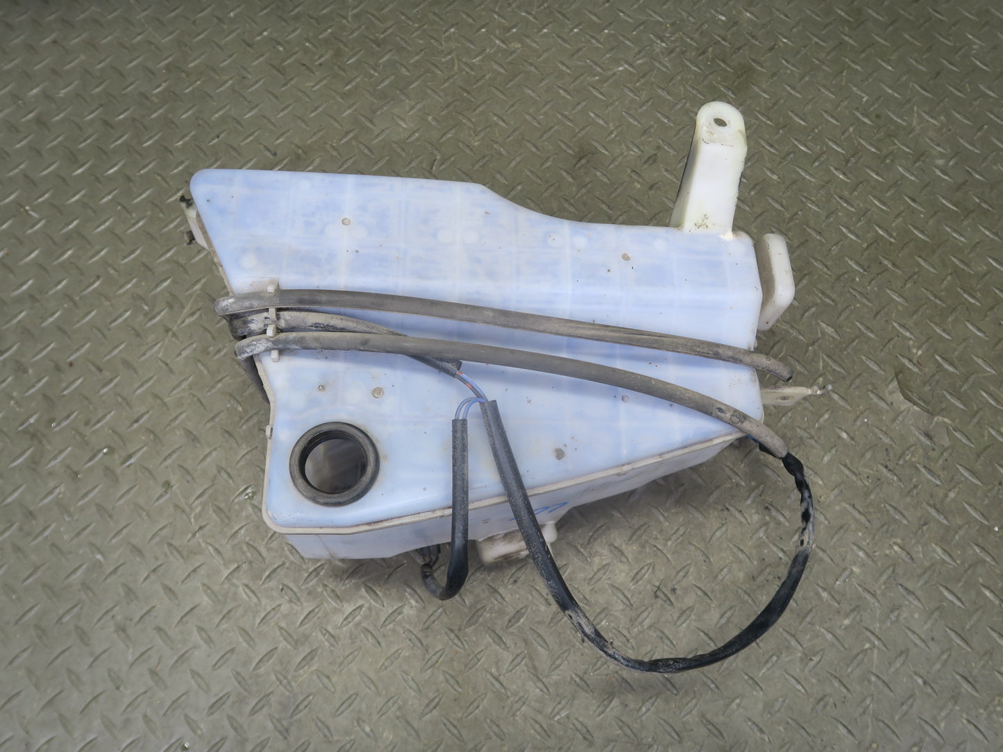 1998-2007 Lexus UZJ100L LX470 Windshield Washer Fluid Reservoir Tank Neck Pump