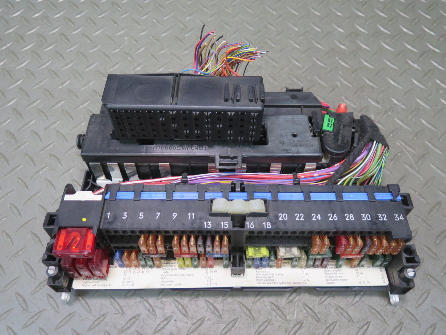 01-06 BMW E46 330ci Power Distribution Fuse Relay Box Module 8364542 OEM