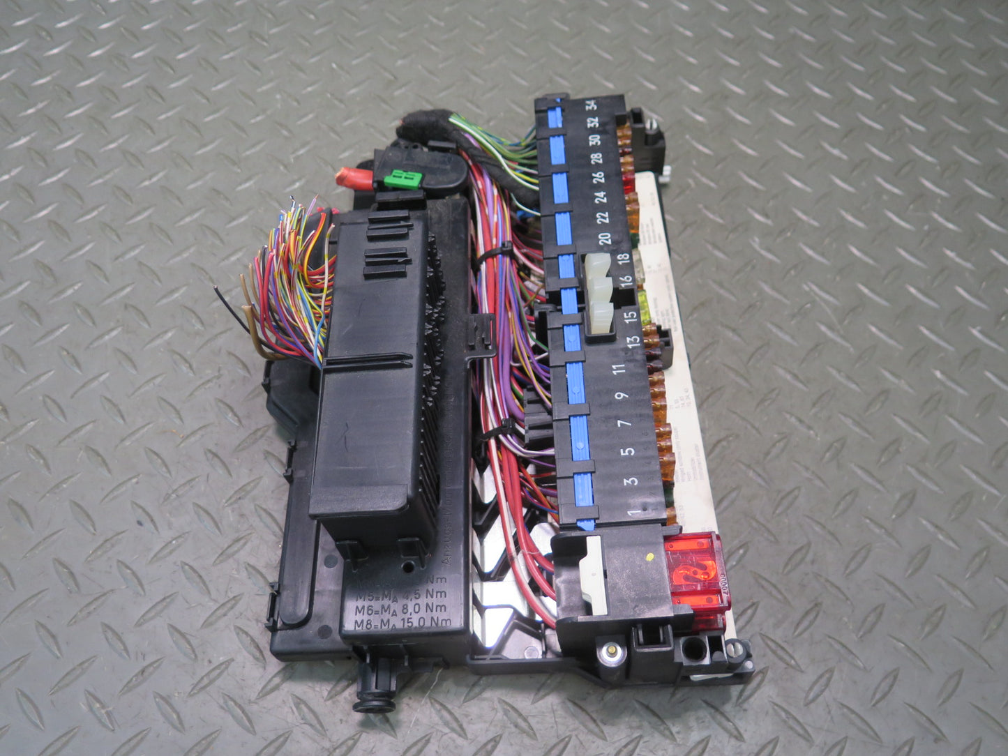 01-06 BMW E46 330ci Power Distribution Fuse Relay Box Module 8364542 OEM