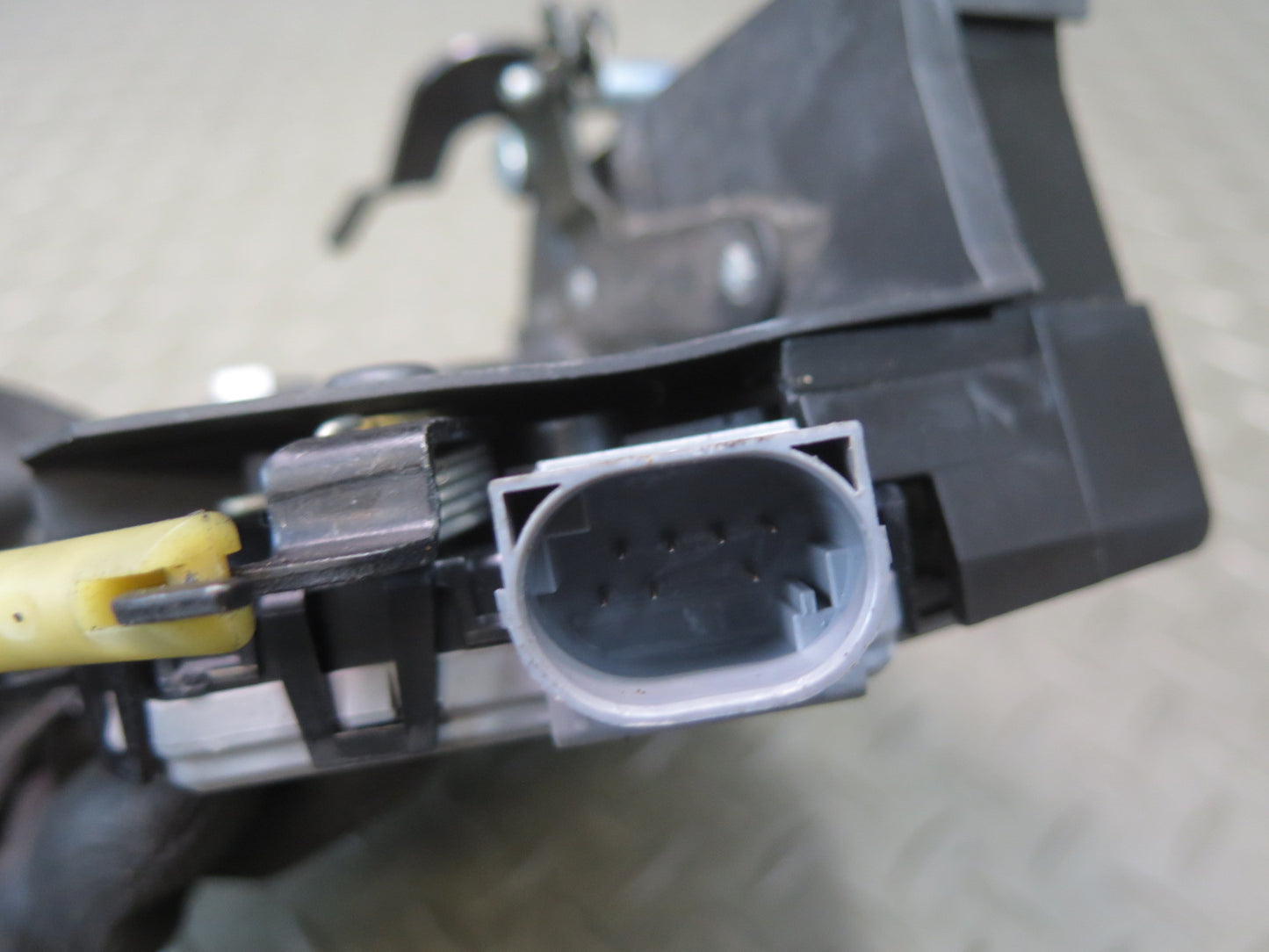 01-06 BMW E46 330ci Coupe Convertible Left Driver Door Lock Latch Actuator OEM
