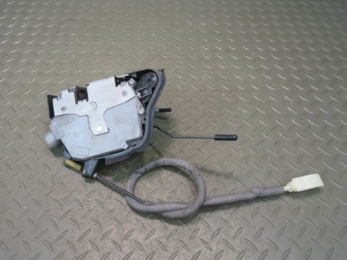 01-06 BMW E46 330ci Coupe Convertible Left Driver Door Lock Latch Actuator OEM