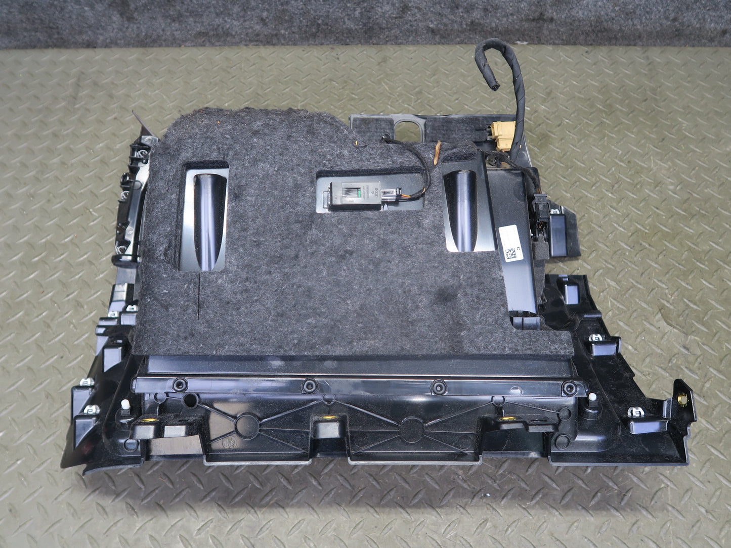 2015-2018 Porsche Macan Dash Front Right Glove Box Compartment Storage