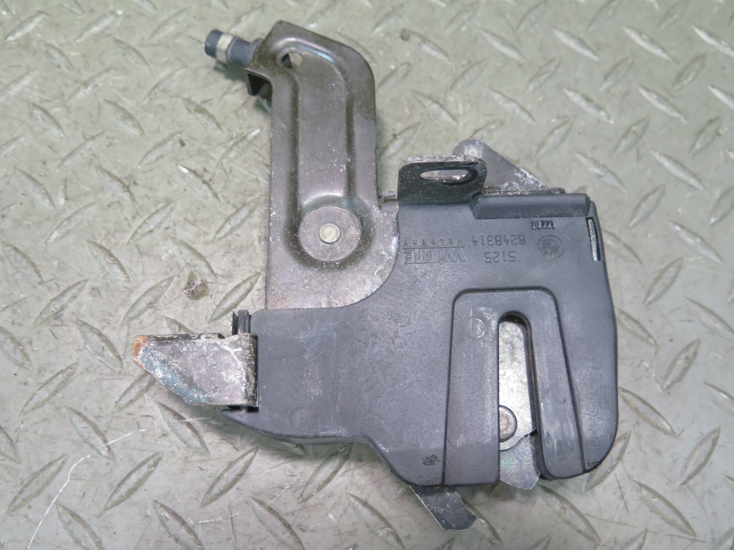 01-06 BMW E46 330ci Convertible Set of 2 Rear Folding TOP Roof Lock Latch OEM
