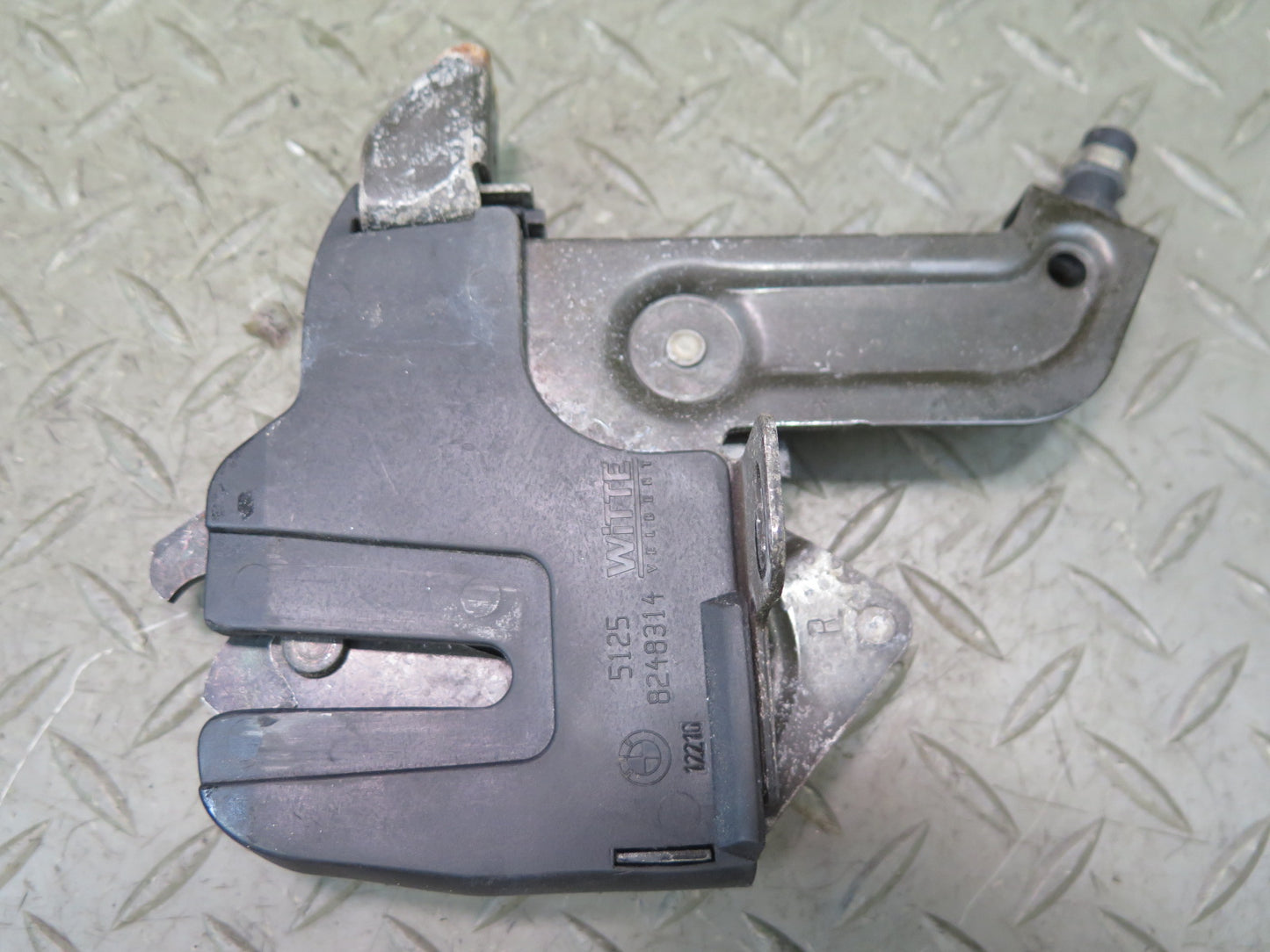 01-06 BMW E46 330ci Convertible Set of 2 Rear Folding TOP Roof Lock Latch OEM