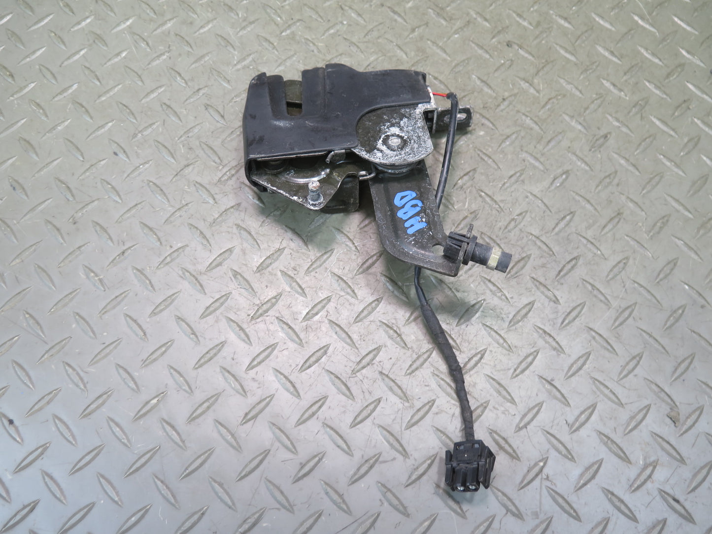 01-06 BMW E46 330ci Convertible Set of 2 Rear Folding TOP Roof Lock Latch OEM