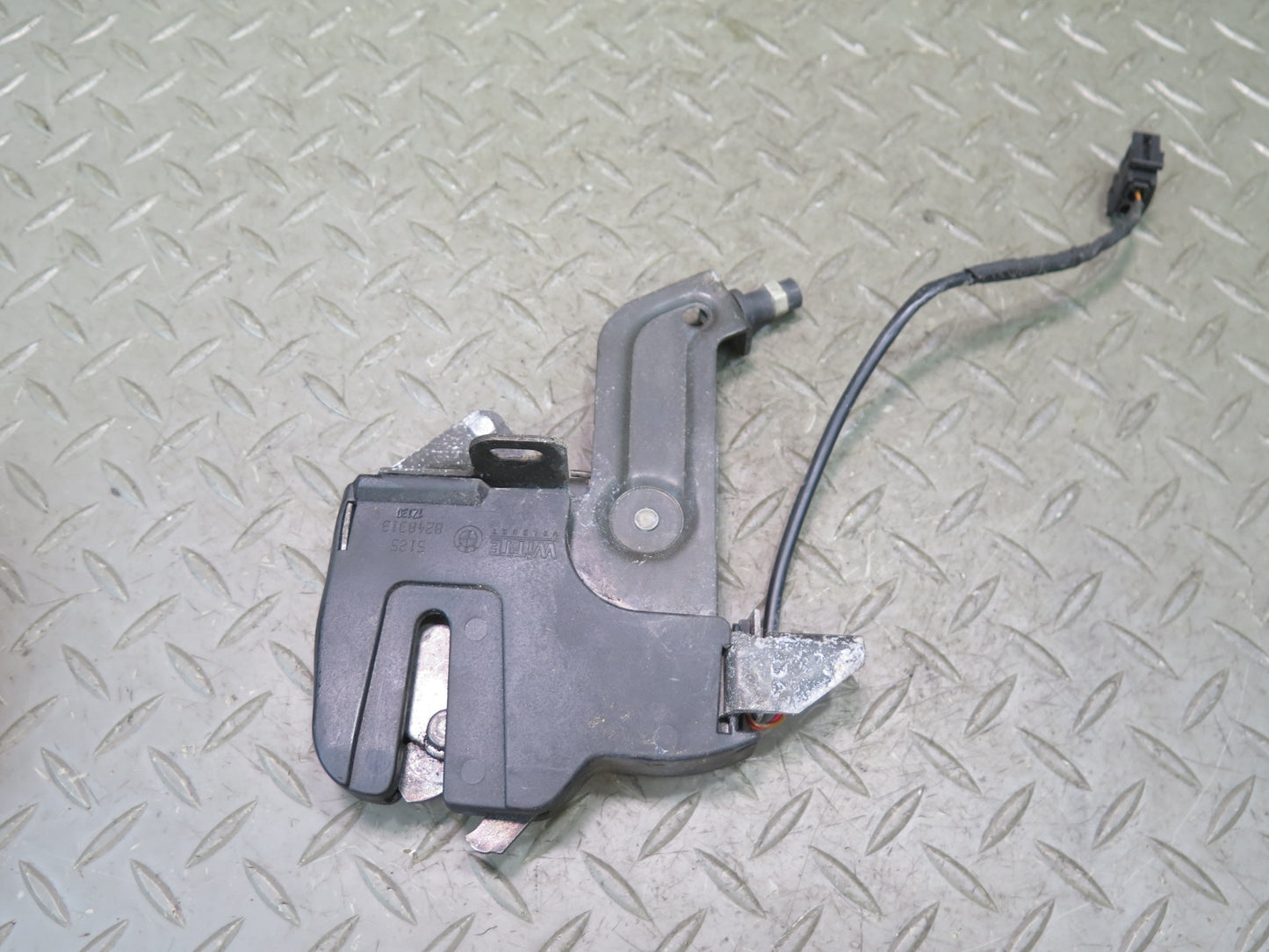 01-06 BMW E46 330ci Convertible Set of 2 Rear Folding TOP Roof Lock Latch OEM