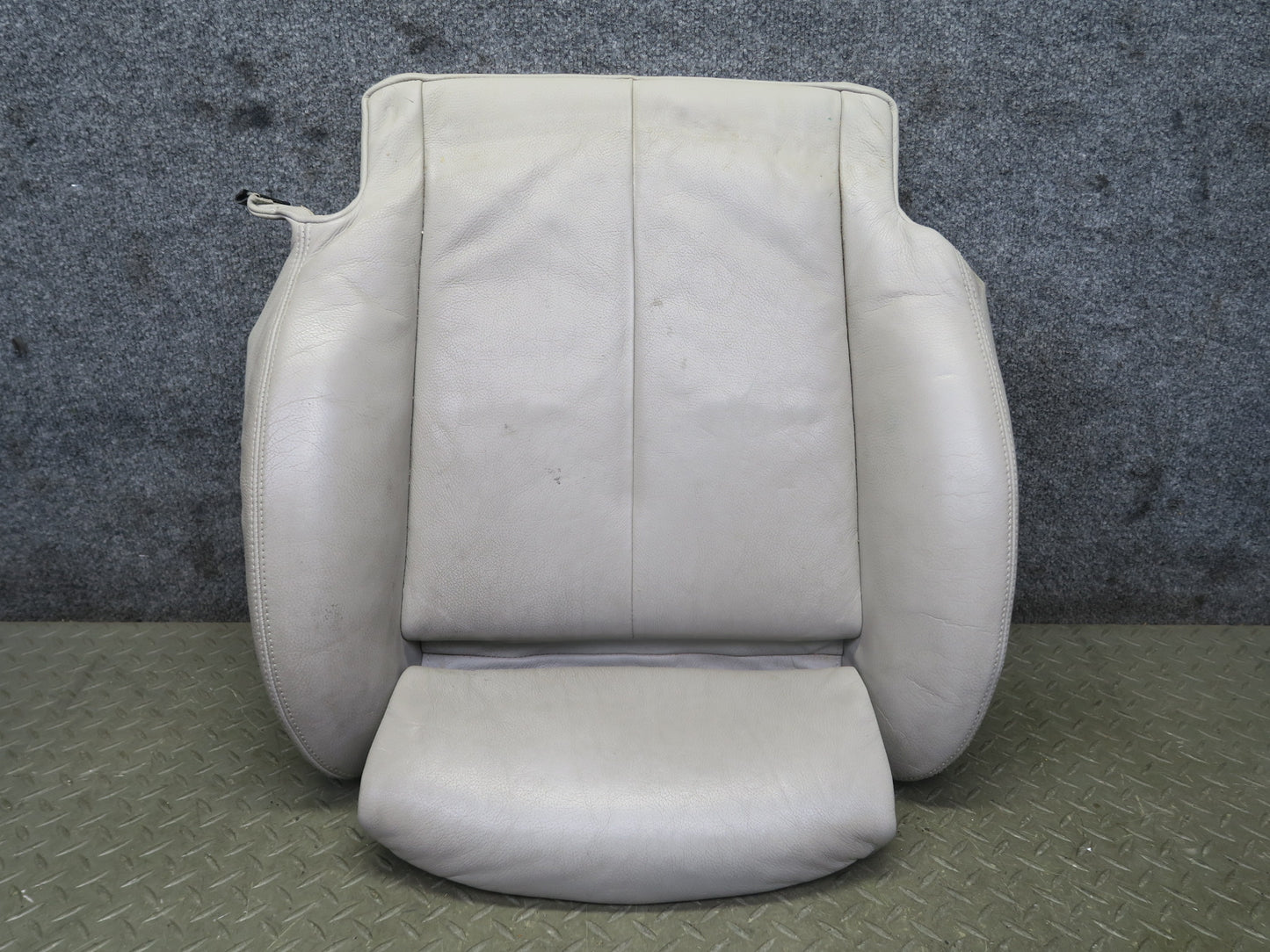 2006-2008 BMW E64 M6 Convertible Front Right Sport Seat Lower Leather Cushion