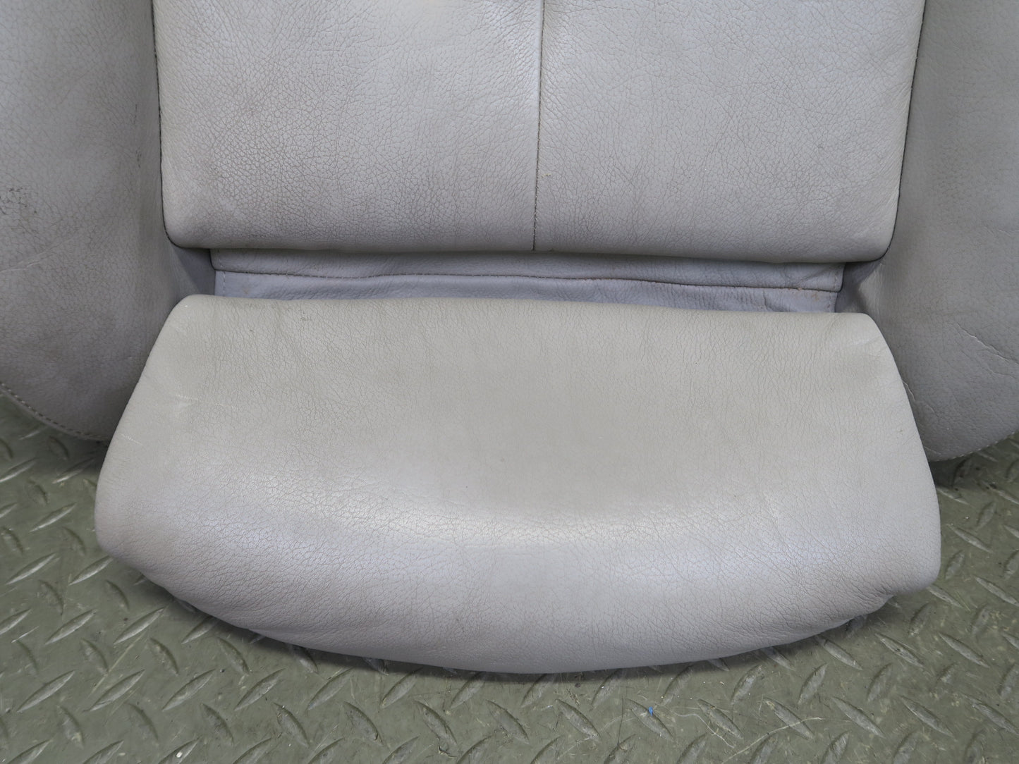 2006-2008 BMW E64 M6 Convertible Front Right Sport Seat Lower Leather Cushion