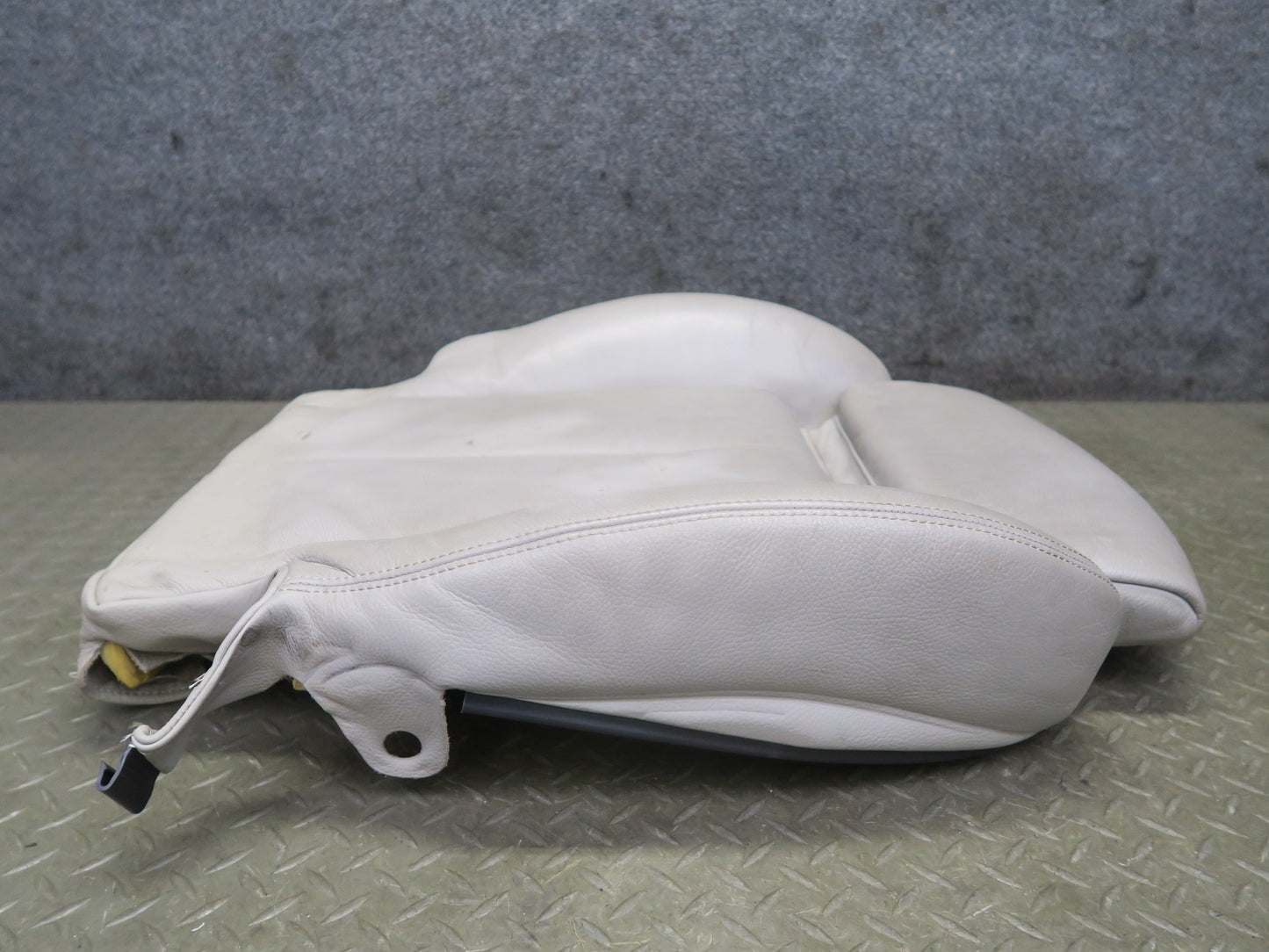 2006-2008 BMW E64 M6 Convertible Front Right Sport Seat Lower Leather Cushion