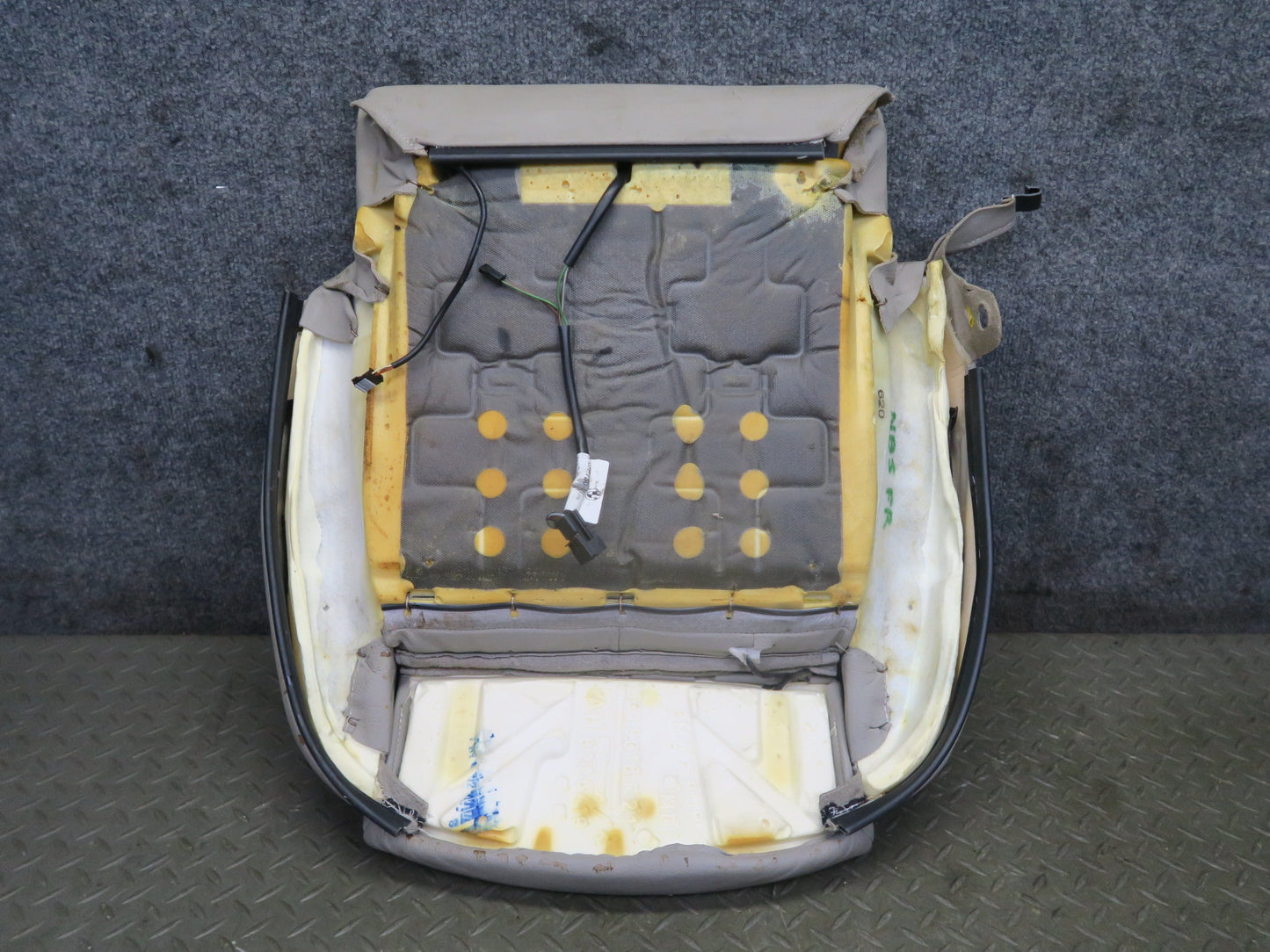 2006-2008 BMW E64 M6 Convertible Front Right Sport Seat Lower Leather Cushion