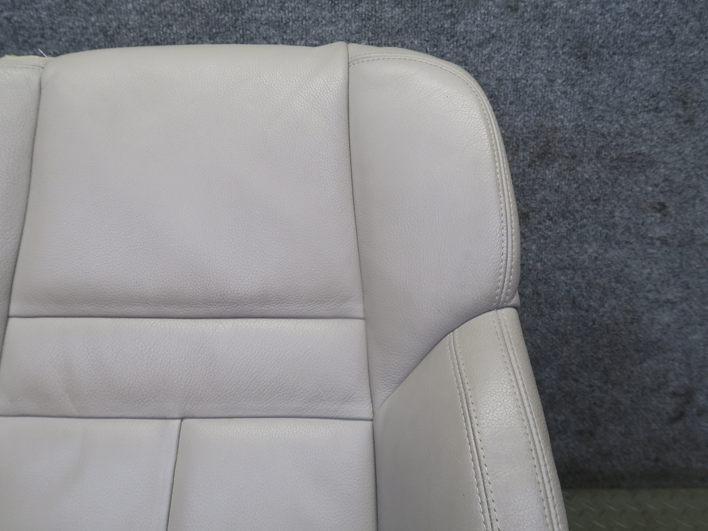 2006-2008 BMW E64 M6 Convertible Front Right Sport Seat Upper Leather Cushion
