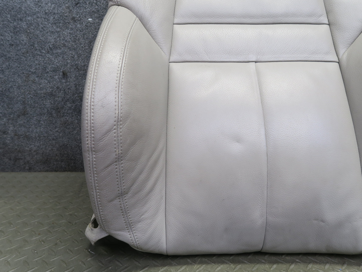 2006-2008 BMW E64 M6 Convertible Front Right Sport Seat Upper Leather Cushion