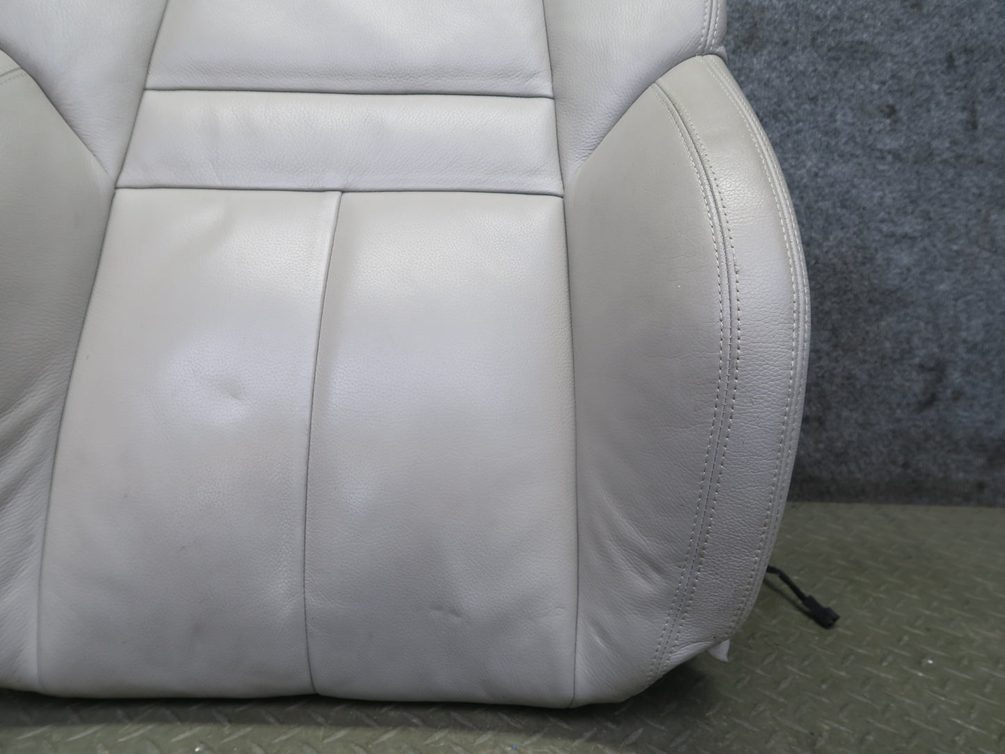 2006-2008 BMW E64 M6 Convertible Front Right Sport Seat Upper Leather Cushion