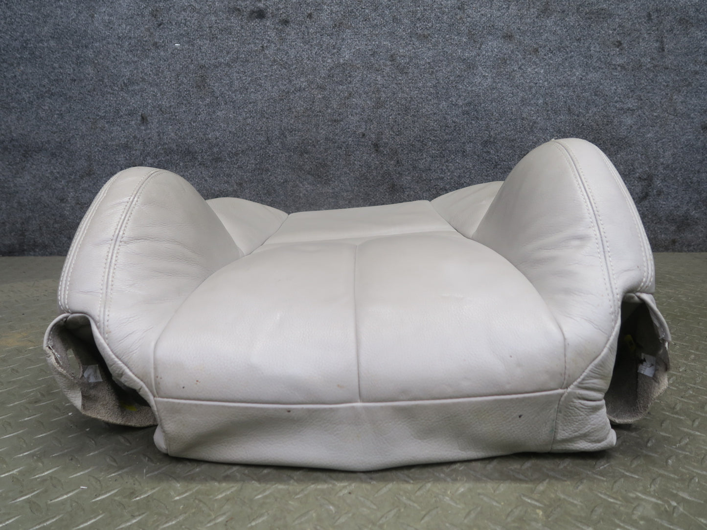 2006-2008 BMW E64 M6 Convertible Front Right Sport Seat Upper Leather Cushion