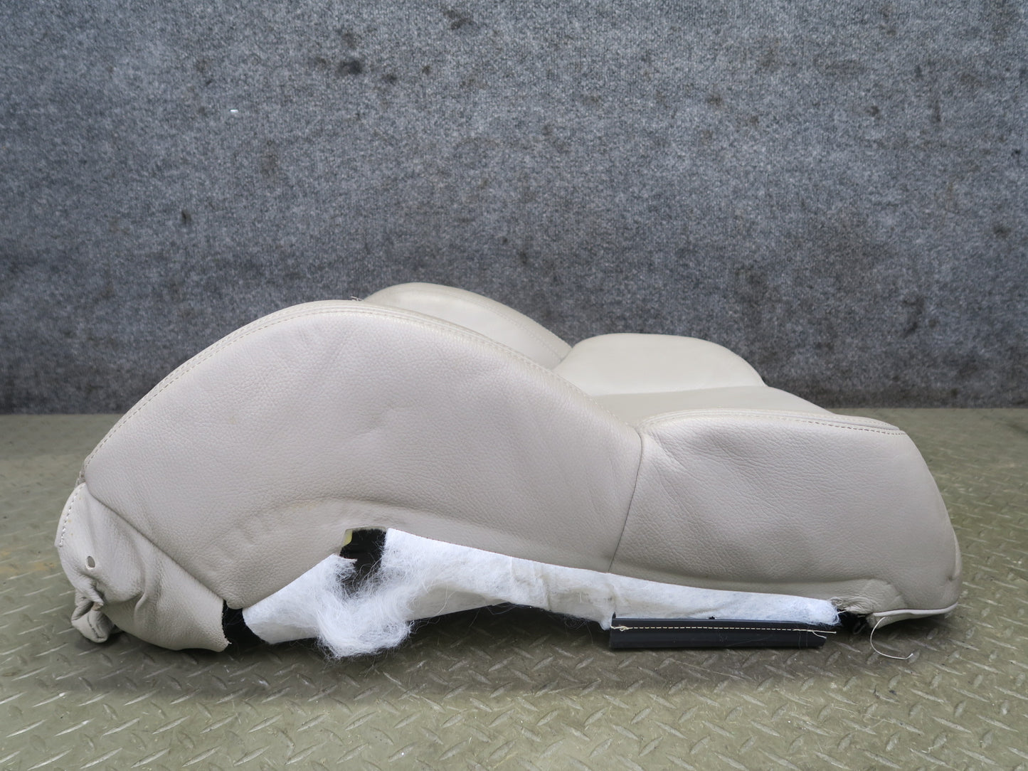 2006-2008 BMW E64 M6 Convertible Front Right Sport Seat Upper Leather Cushion
