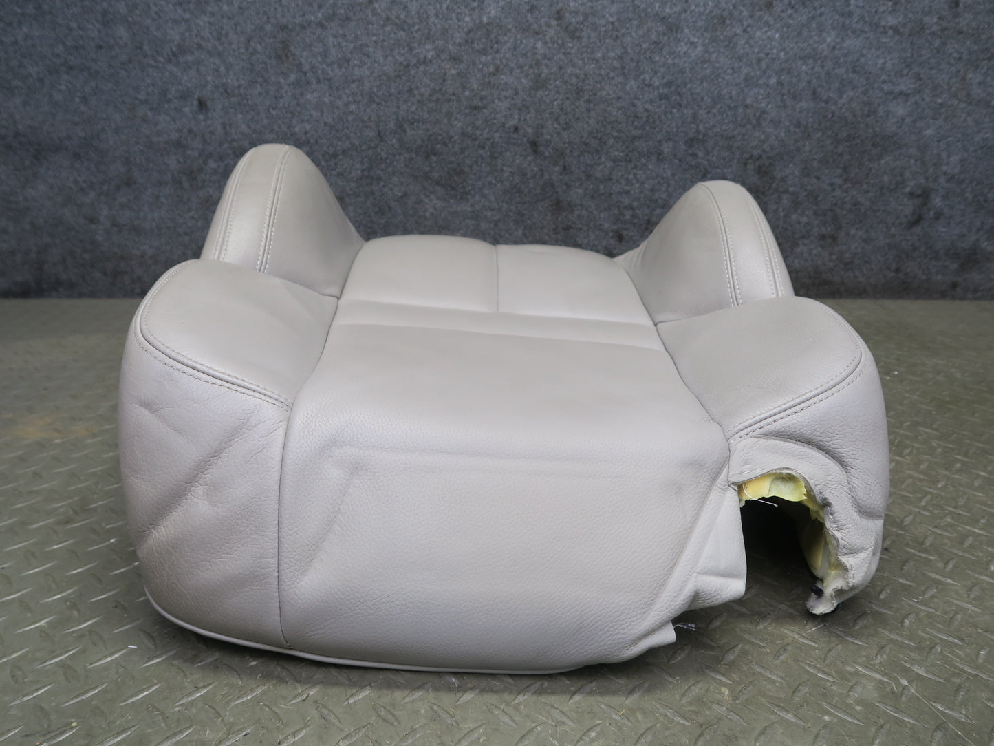 2006-2008 BMW E64 M6 Convertible Front Right Sport Seat Upper Leather Cushion