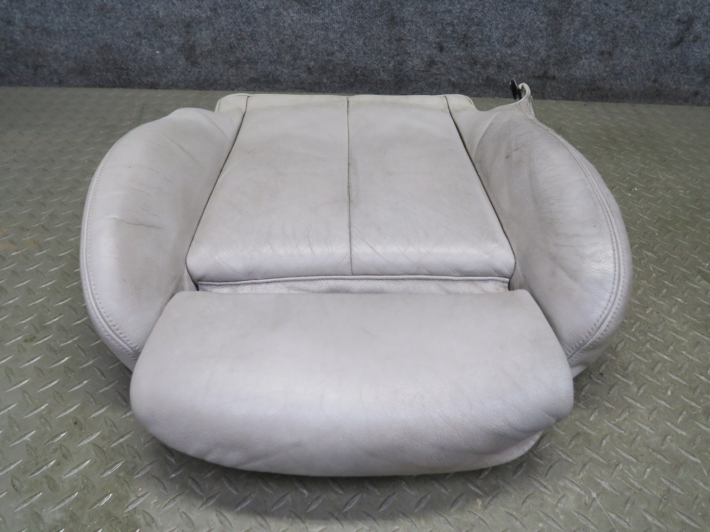 2006-2008 BMW E64 M6 Convertible Front Left Sport Seat Lower Leather Cushion